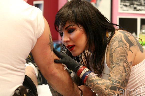 Kat Von D va fi inlocuita de un robot. Care este viitorul tatuajelor?